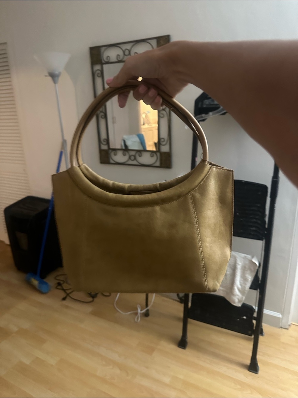 ⭐️Camel Handbag!⭐️ - Picture 3 of 13